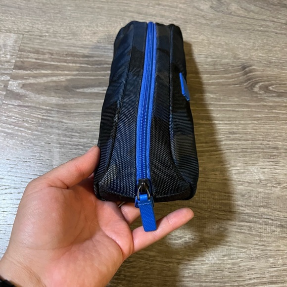 TUMI Alpha Electronic Cord Pouch - Picture 5 of 6